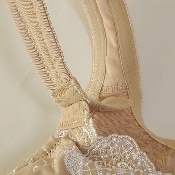 NWT Ladies Comfortchoice Nude Front Close Wireless Posture Bra Size 42D - Picture 8 of 8